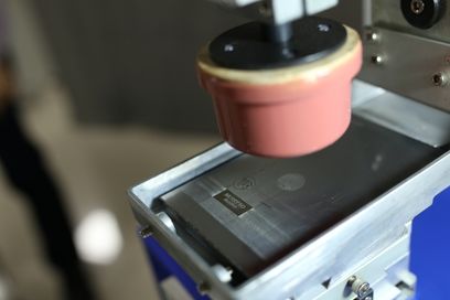 Hassas Çoklu Logo Ped Baskısı: Büyütülmüş Pedlerle Kaliteyi Artırın